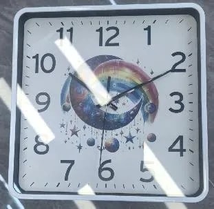 Reloj de Pared Cuadrado Diseño Arcoíris y Planetas